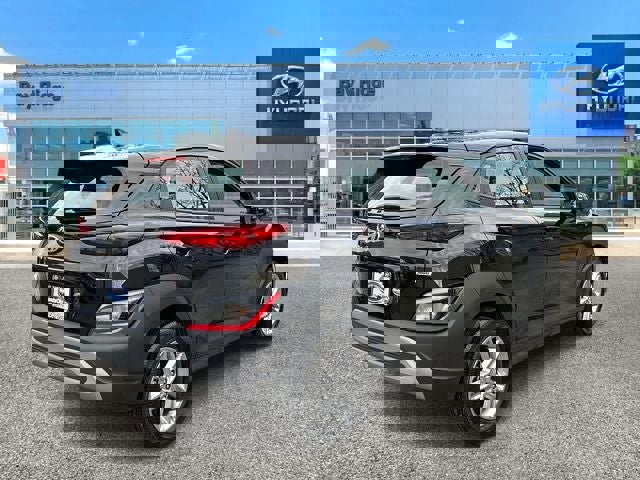 Used 2023 Hyundai Kona SE image 2