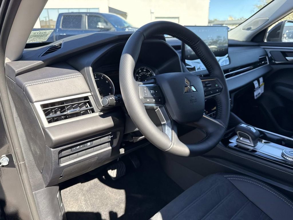 New 2026 Mitsubishi Outlander SE image 20