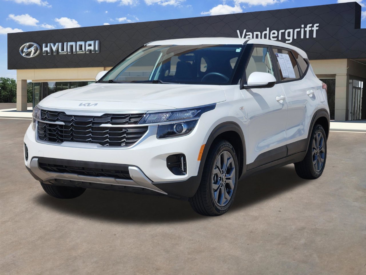 Used 2026 Kia Seltos LX FWD image 2