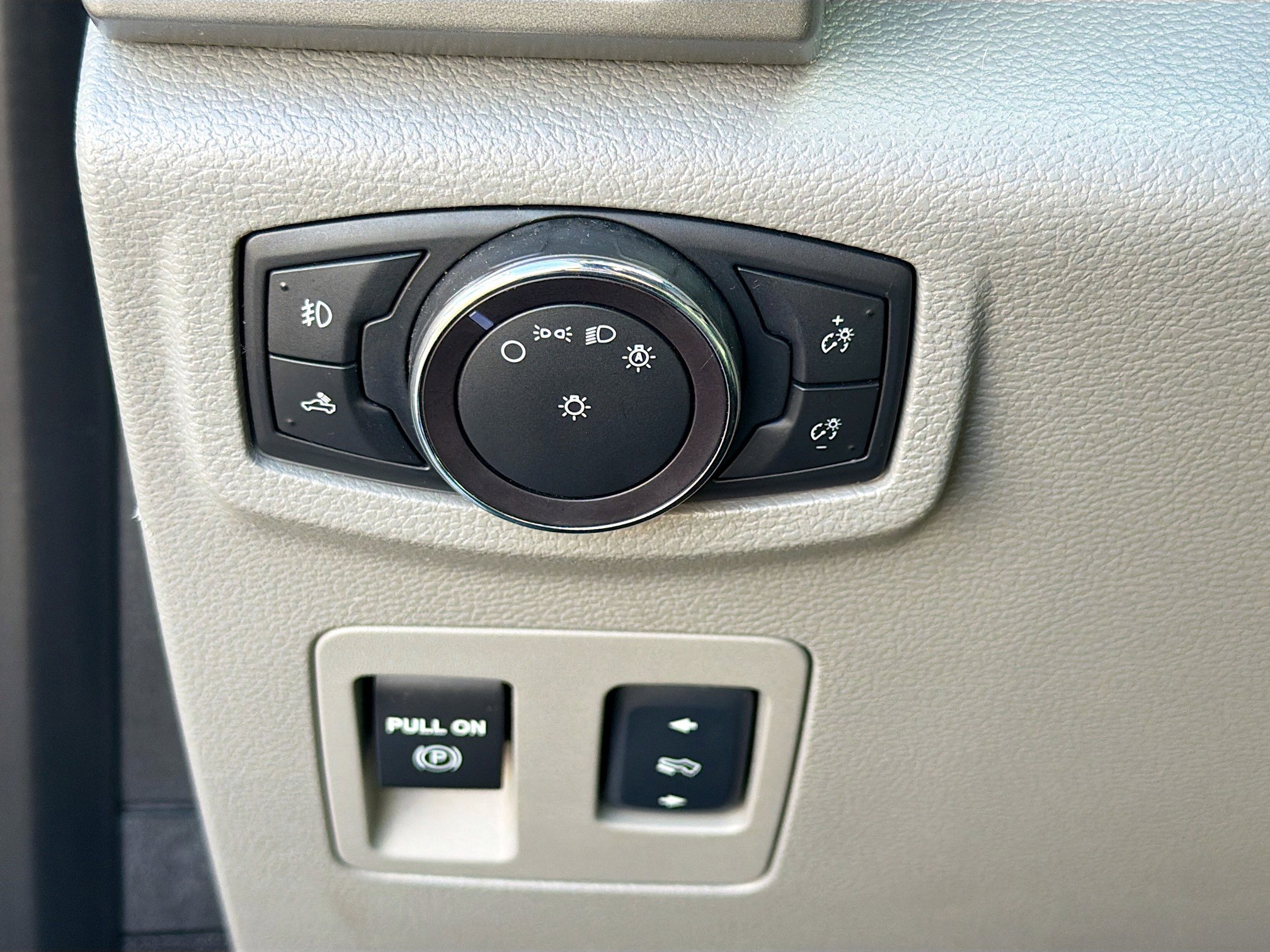 Used 2017 Ford F150 Lariat w/ Equipment Group 501A Mid image 32