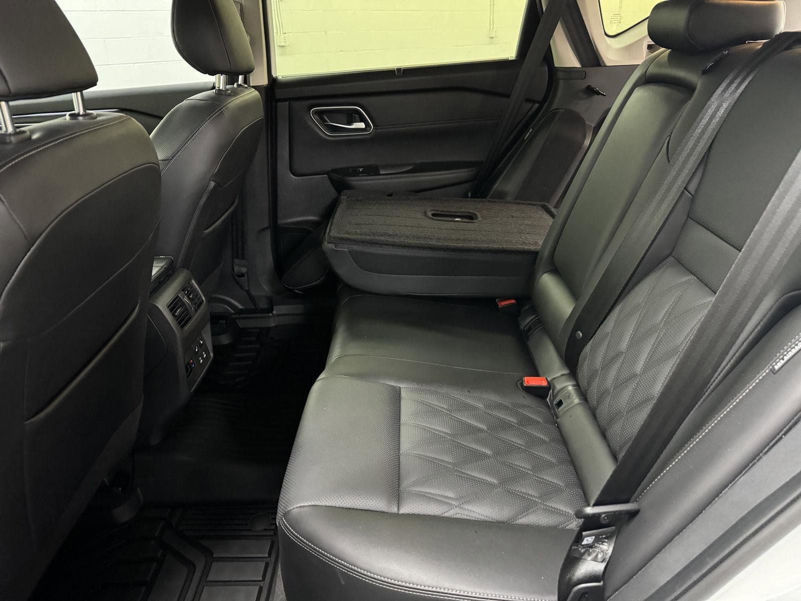 Used 2024 Nissan Rogue Platinum w/ Platinum Premium Package image 26