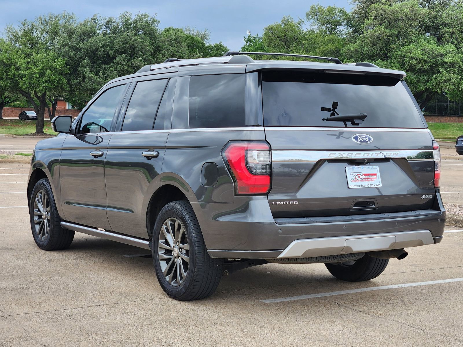 Used 2021 Ford Expedition Limited image 4