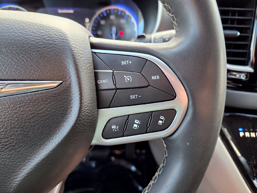 Used 2022 Chrysler Pacifica Touring-L FWD image 29