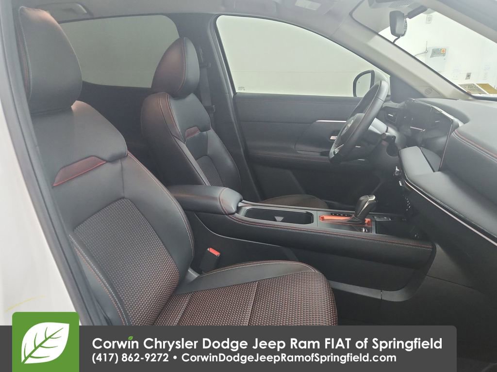 Used 2025 Nissan Kicks SR w/ Illumination Package image 30