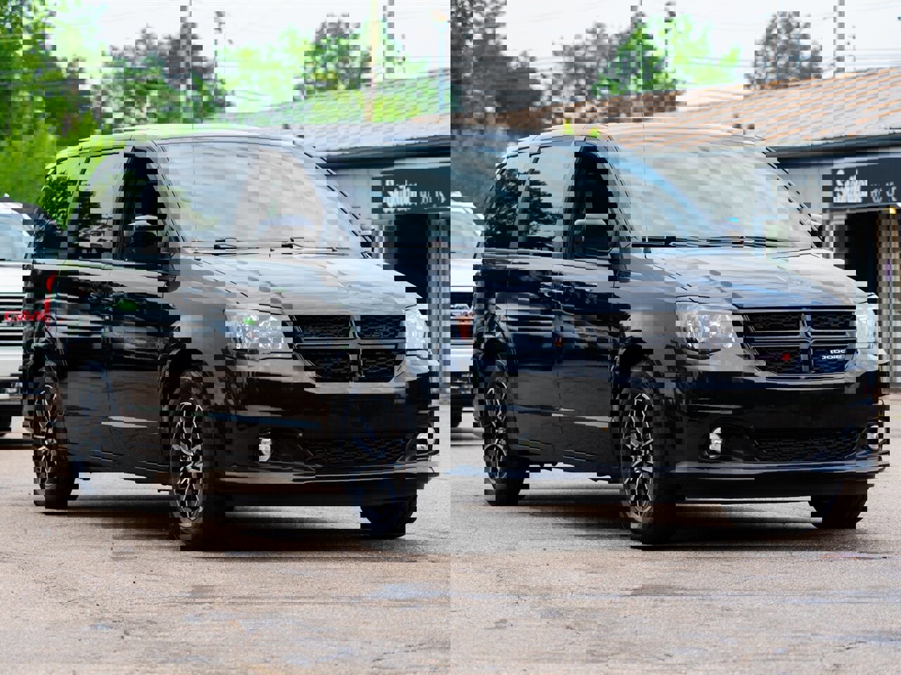 Used 2018 Dodge Grand Caravan SE image 3