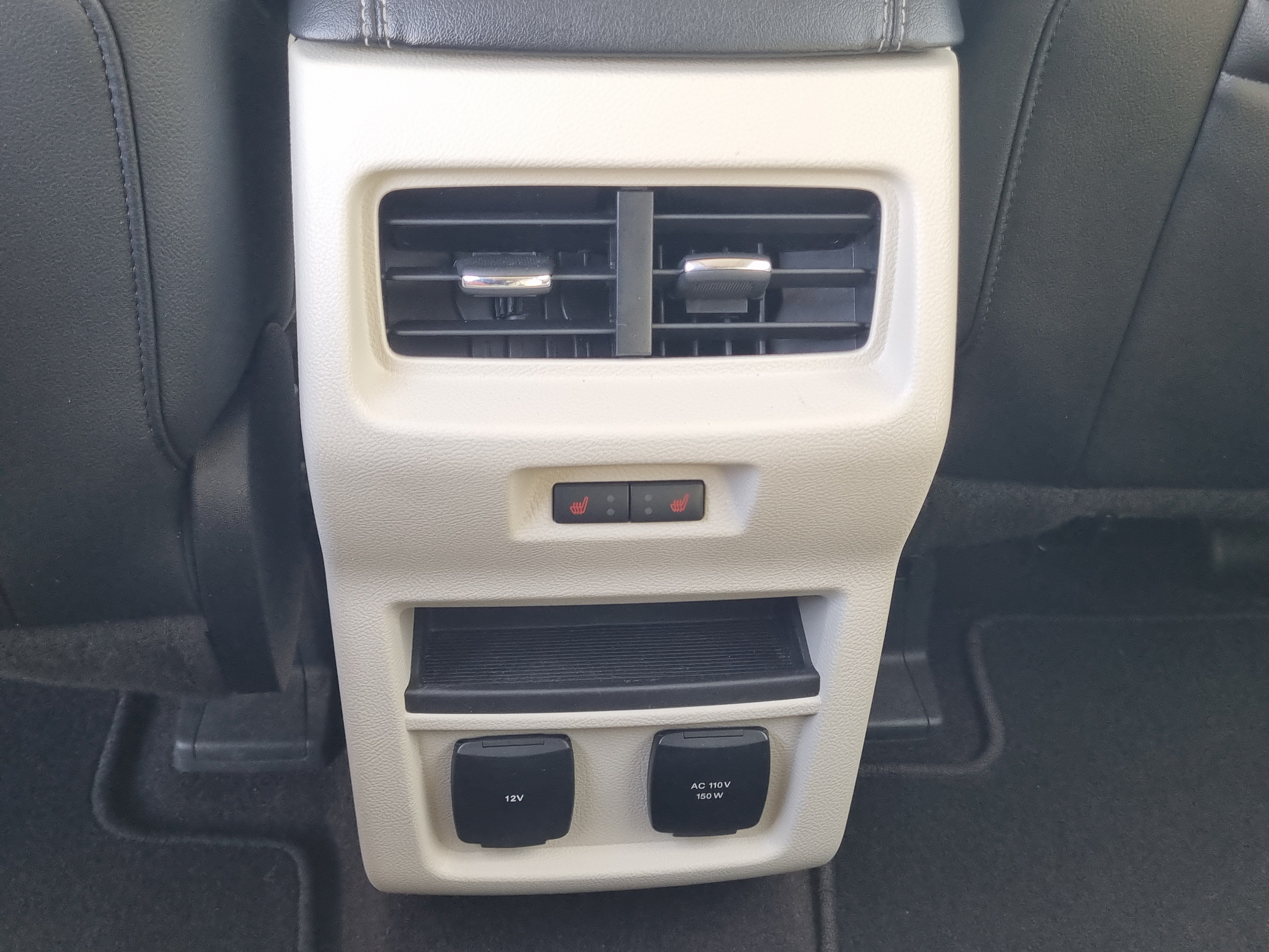 Used 2019 Ford Edge Titanium w/ Equipment Group 301A AWD/4WD image 13