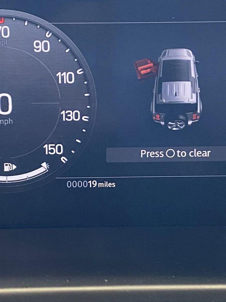 New 2024 Land Rover Defender 110 S image 15