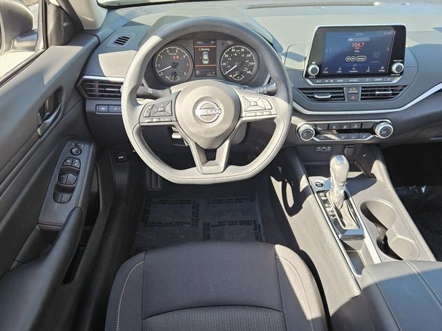 Used 2025 Nissan Altima 2.5 S FWD image 13