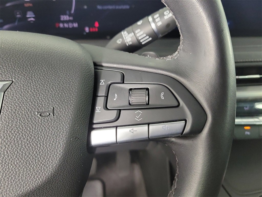 Certified 2025 Cadillac XT4 Premium Luxury image 22