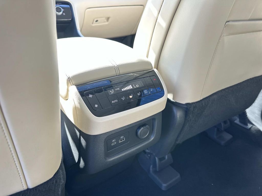 Certified 2023 INFINITI QX60 Luxe w/ Performance Audio Package image 32
