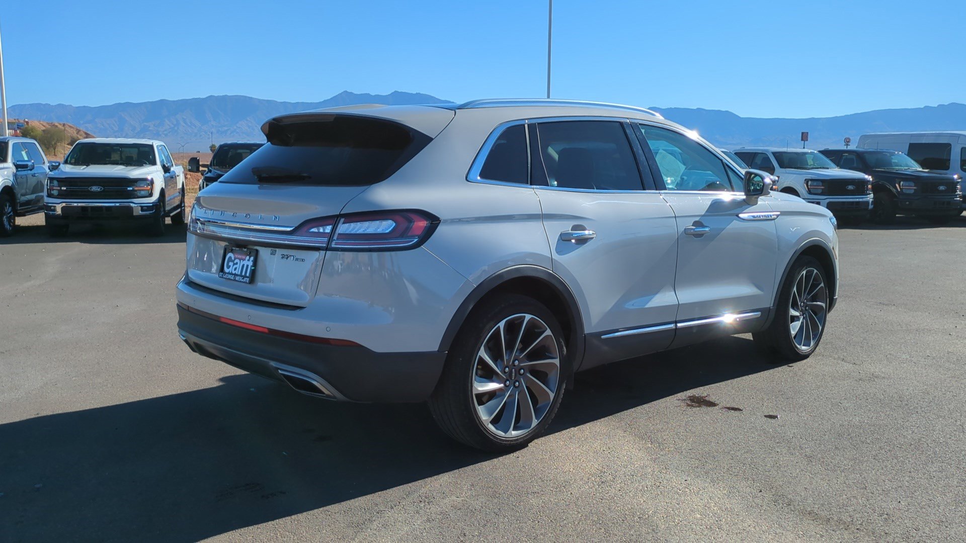 Used 2020 Lincoln Nautilus Reserve w/ Equipment Group 201A image 3