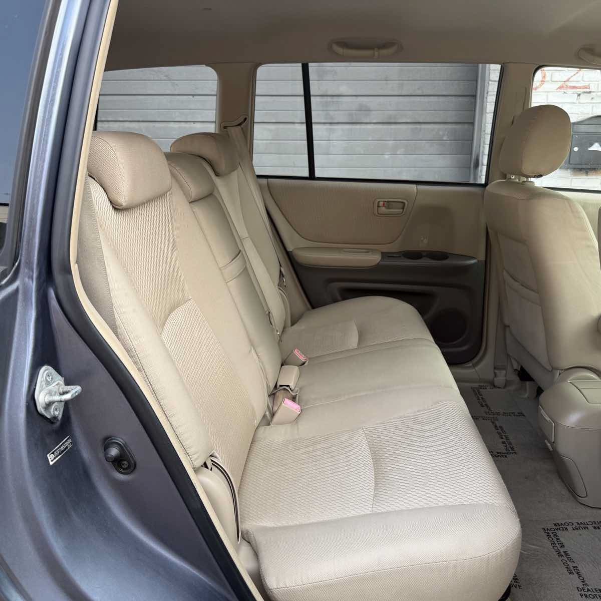 Used 2005 Toyota Highlander 2WD V6 w/ 3rd Row image 12