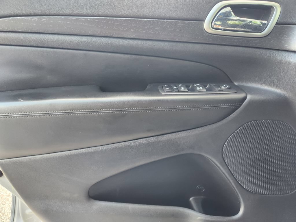 Used 2017 Jeep Grand Cherokee Altitude RWD image 15