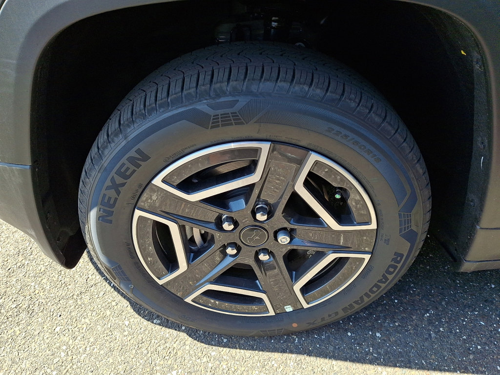 New 2026 Jeep Cherokee Laredo image 4