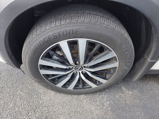 Used 2023 Nissan Pathfinder Platinum w/ Black Appearance Package image 4