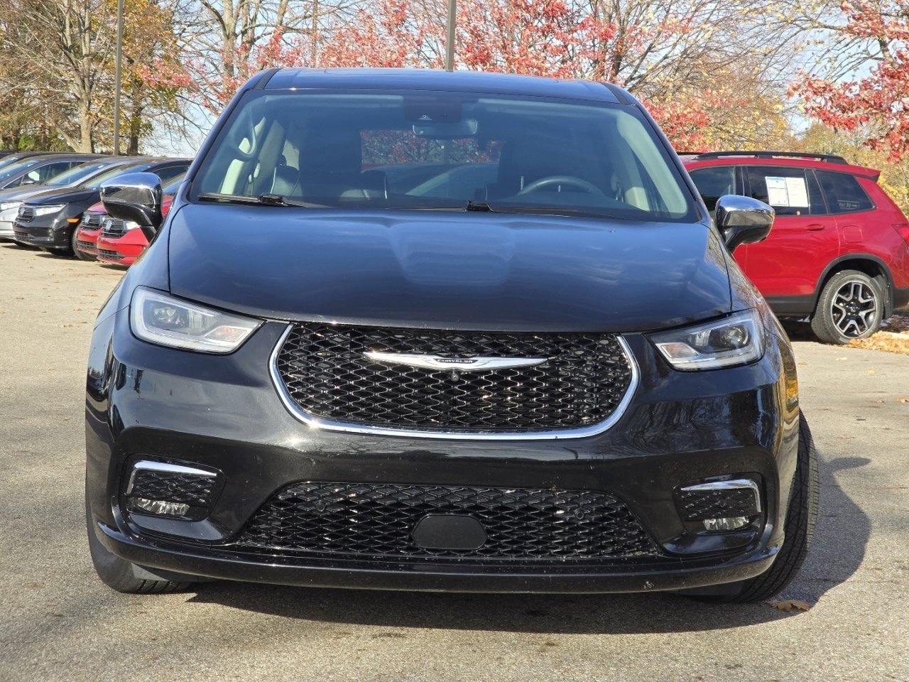 Used 2022 Chrysler Pacifica Limited w/ Uconnect Theater Family Group image 17