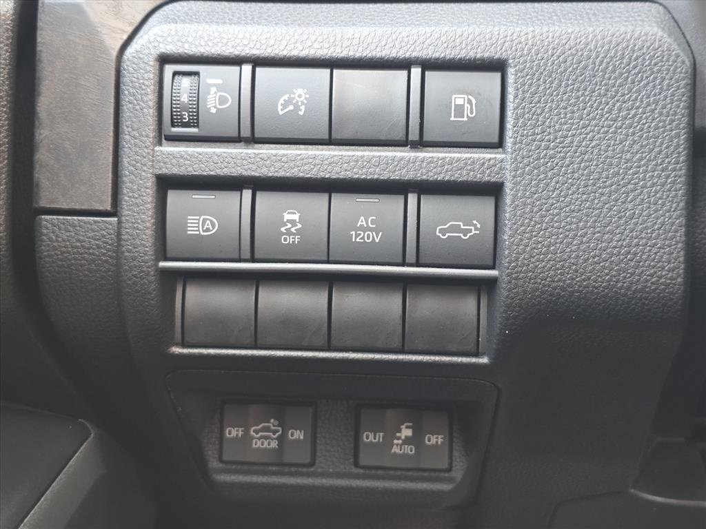 Used 2025 Toyota Tacoma Limited image 18