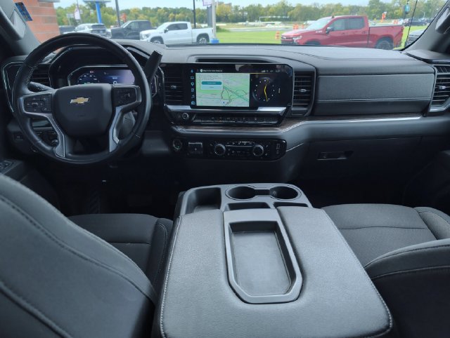 Used 2025 Chevrolet Silverado 1500 LT AWD/4WD image 17