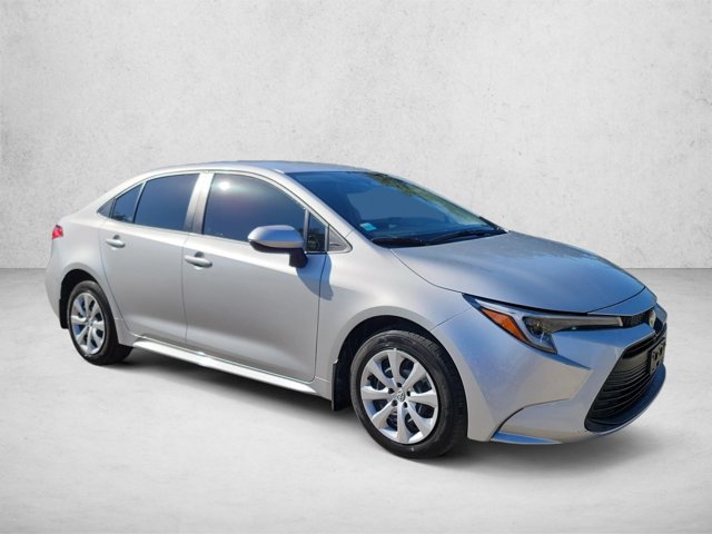 Used 2025 Toyota Corolla LE FWD image 3
