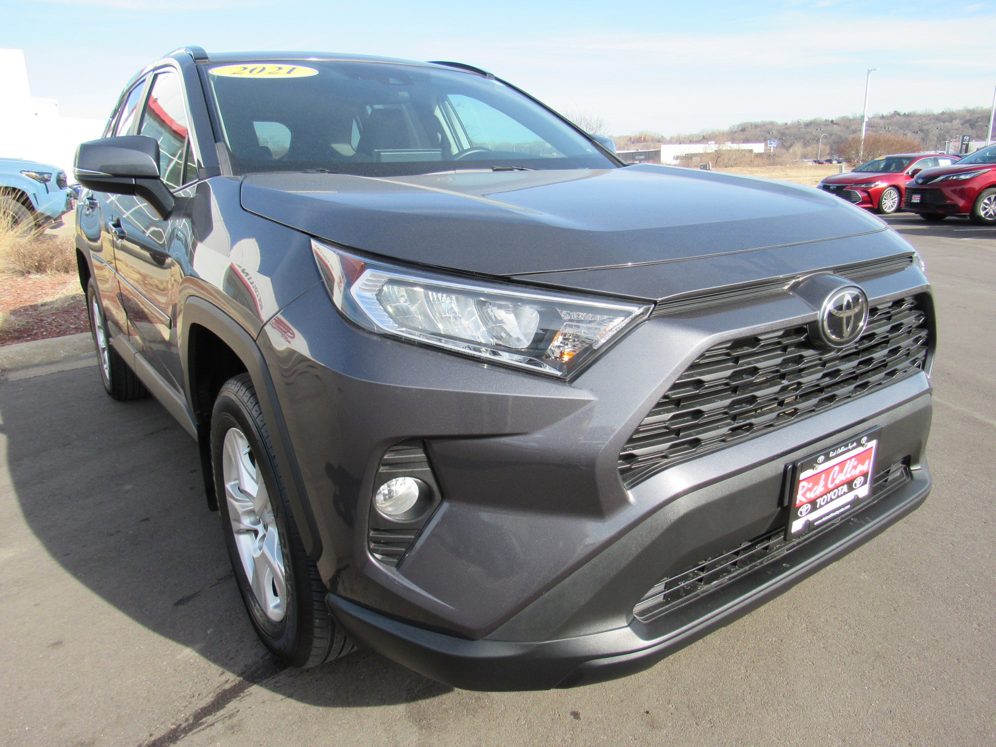 Used 2021 Toyota RAV4 XLE w/ XLE Grade Weather Package image 4
