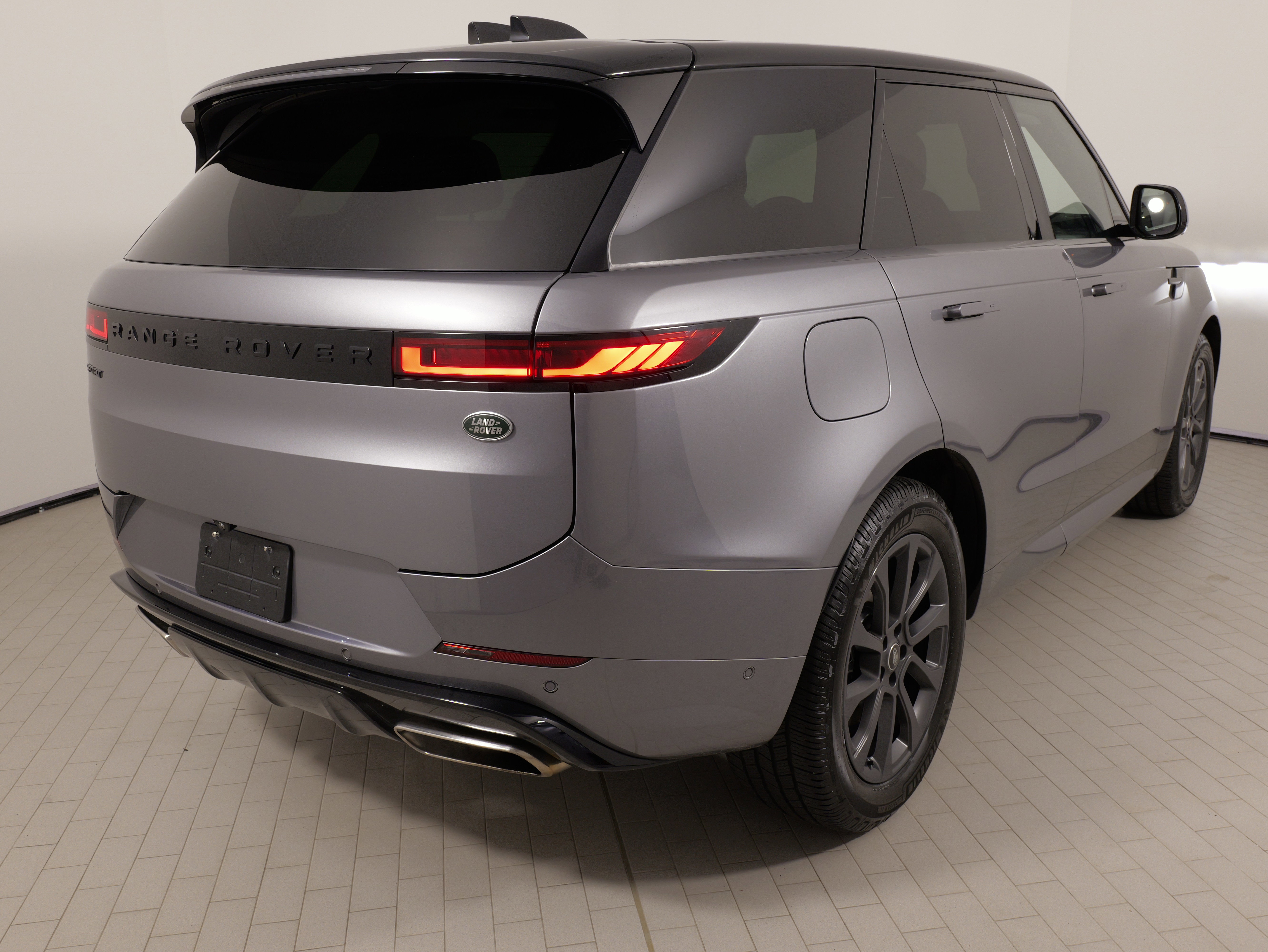 Used 2023 Land Rover Range Rover Sport SE Dynamic image 11