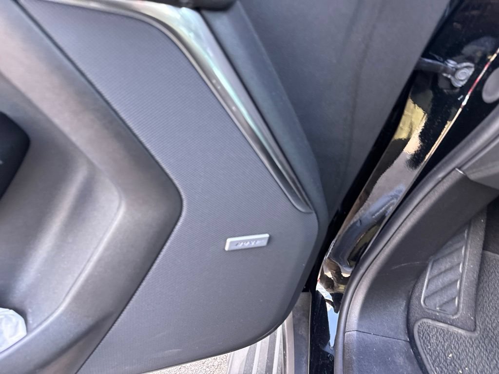 Used 2024 GMC Yukon Denali w/ Advanced Technology Package AWD/4WD image 29
