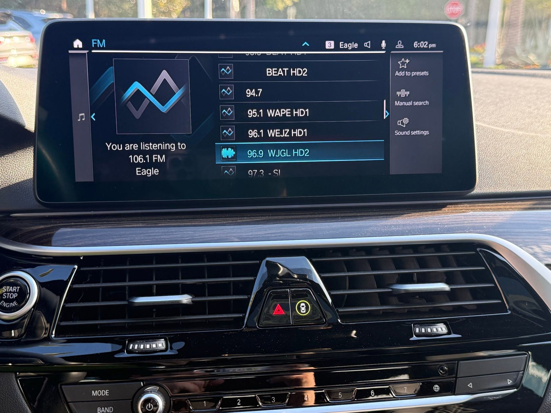 Used 2023 BMW 530e xDrive w/ Premium Package image 42