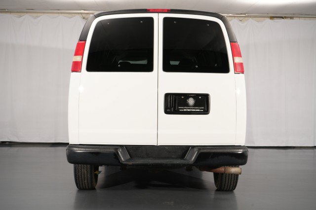 Used 2008 Chevrolet Express 3500 Extended Passenger RWD image 12