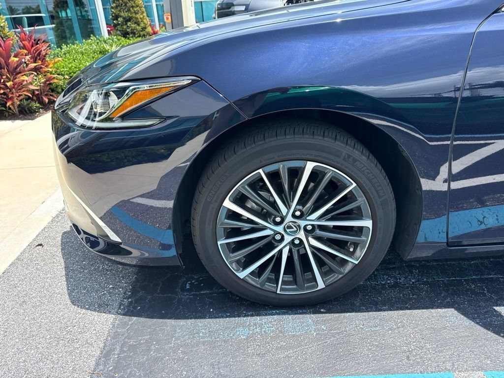 Used 2025 Lexus ES 350 w/ Premium Package FWD image 5