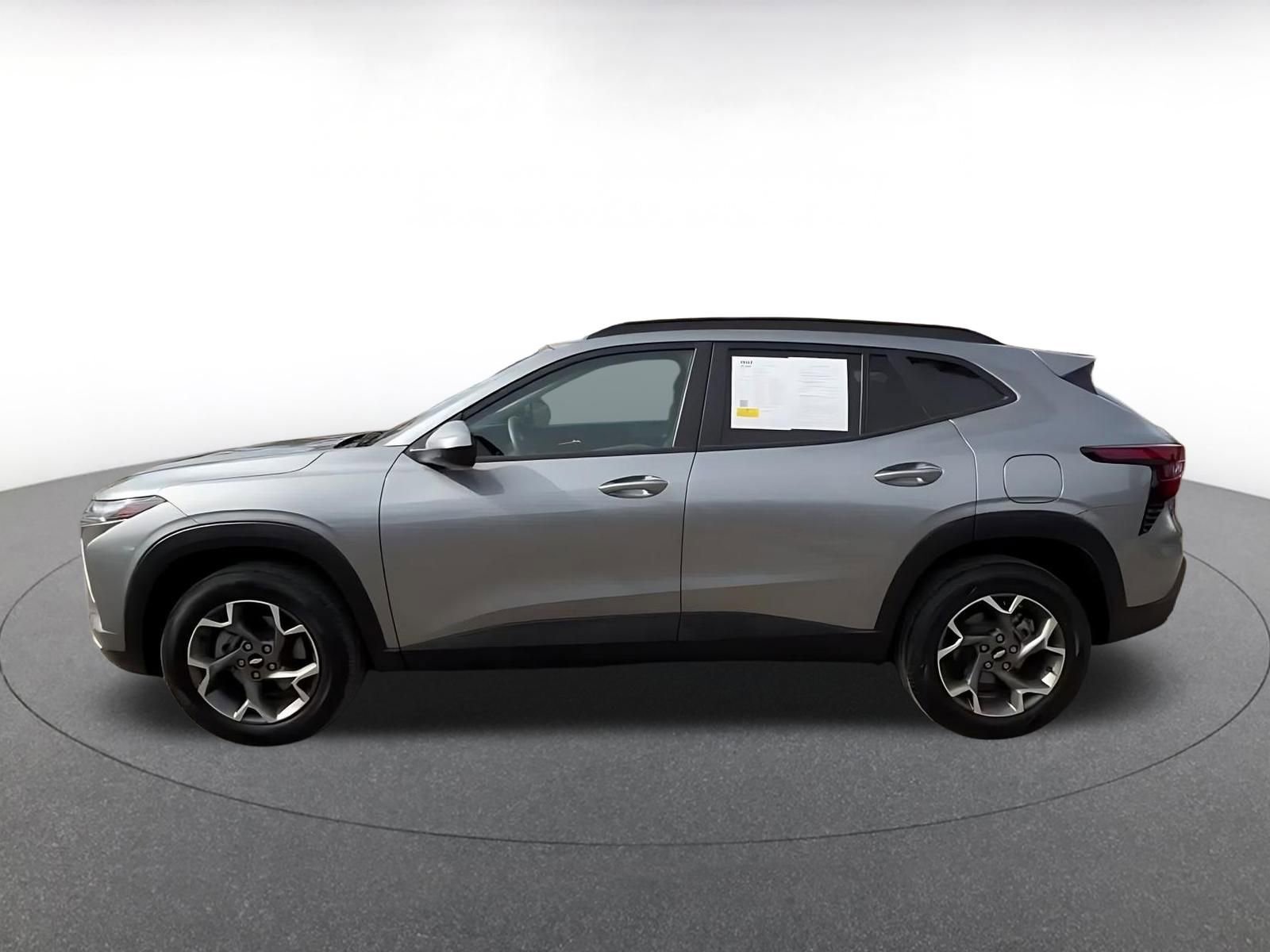 Used 2025 Chevrolet Trax LT image 9