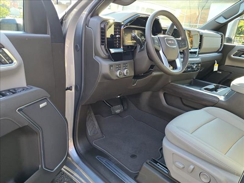 New 2026 GMC Sierra 2500 SLT w/ SLT Premium Package image 4
