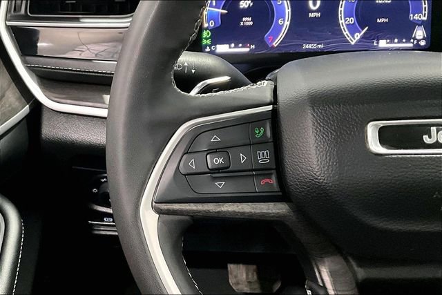 Used 2023 Jeep Grand Cherokee Limited w/ Luxury Tech Group II image 11