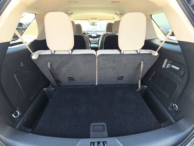 Used 2024 Ford Explorer XLT RWD image 13