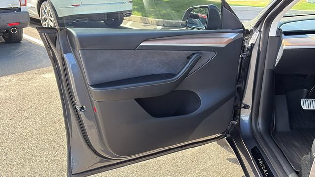Used 2023 Tesla Model Y Performance AWD/4WD image 9