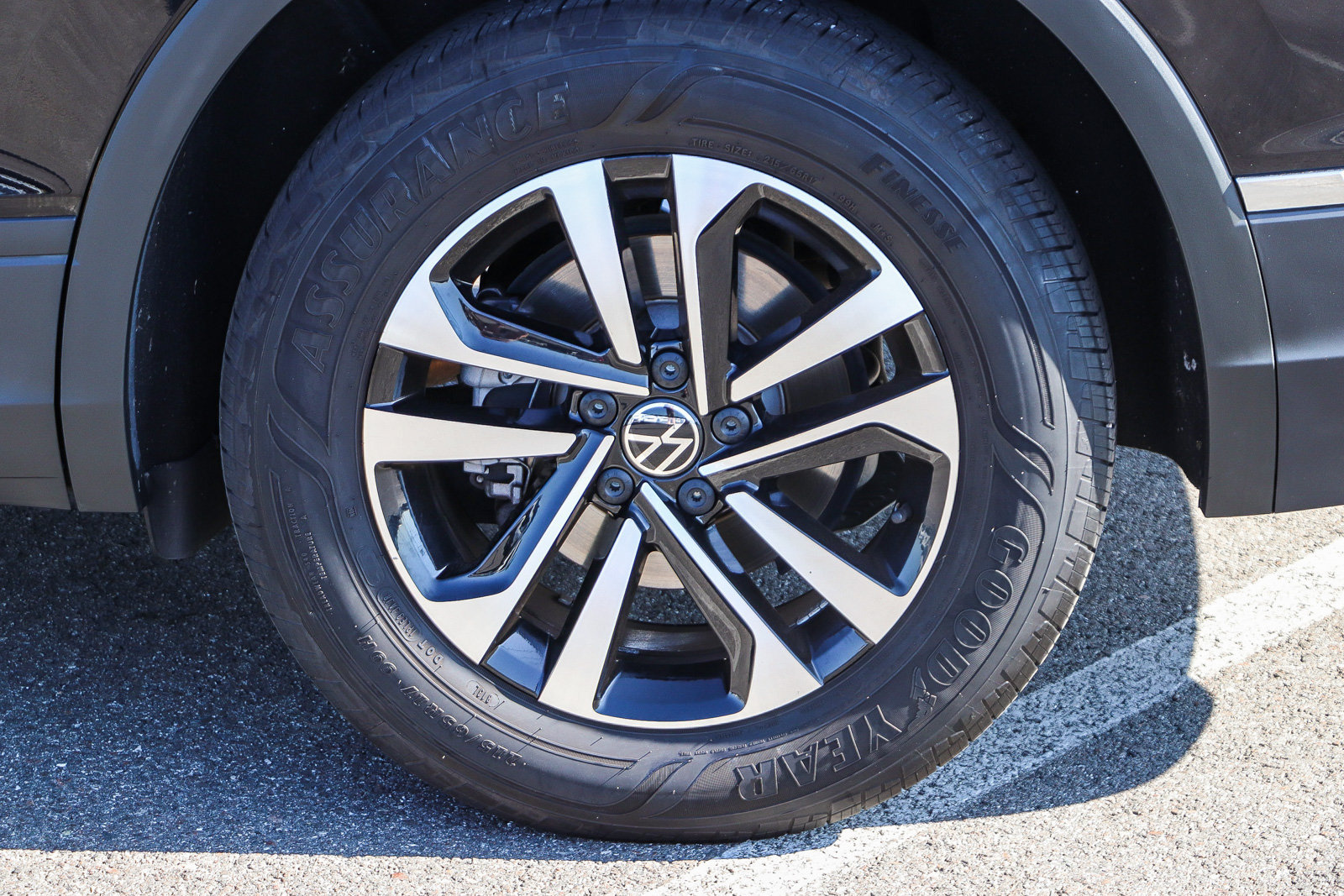 Used 2023 Volkswagen Tiguan S FWD image 12