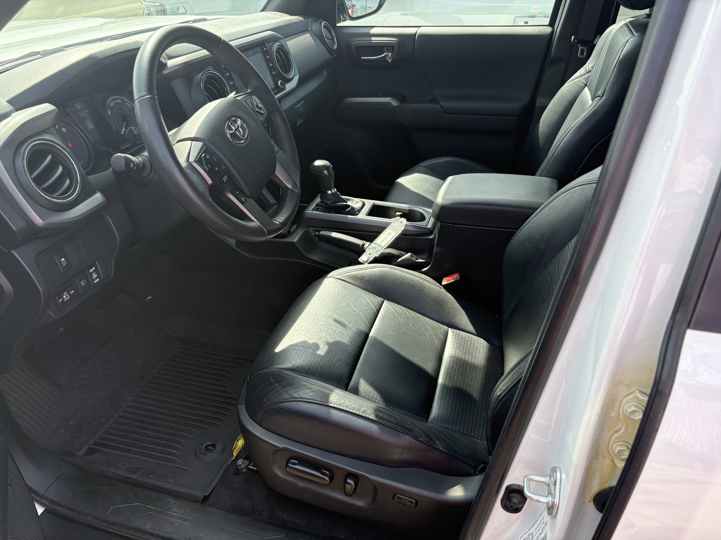 Used 2023 Toyota Tacoma TRD Sport w/ TRD Premium Sport Package AWD/4WD image 4