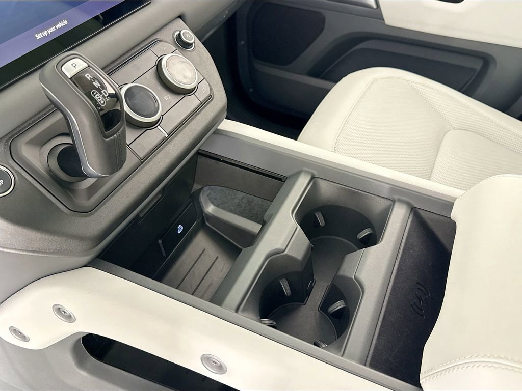 Used 2025 Land Rover Defender 110 X-Dynamic SE image 21