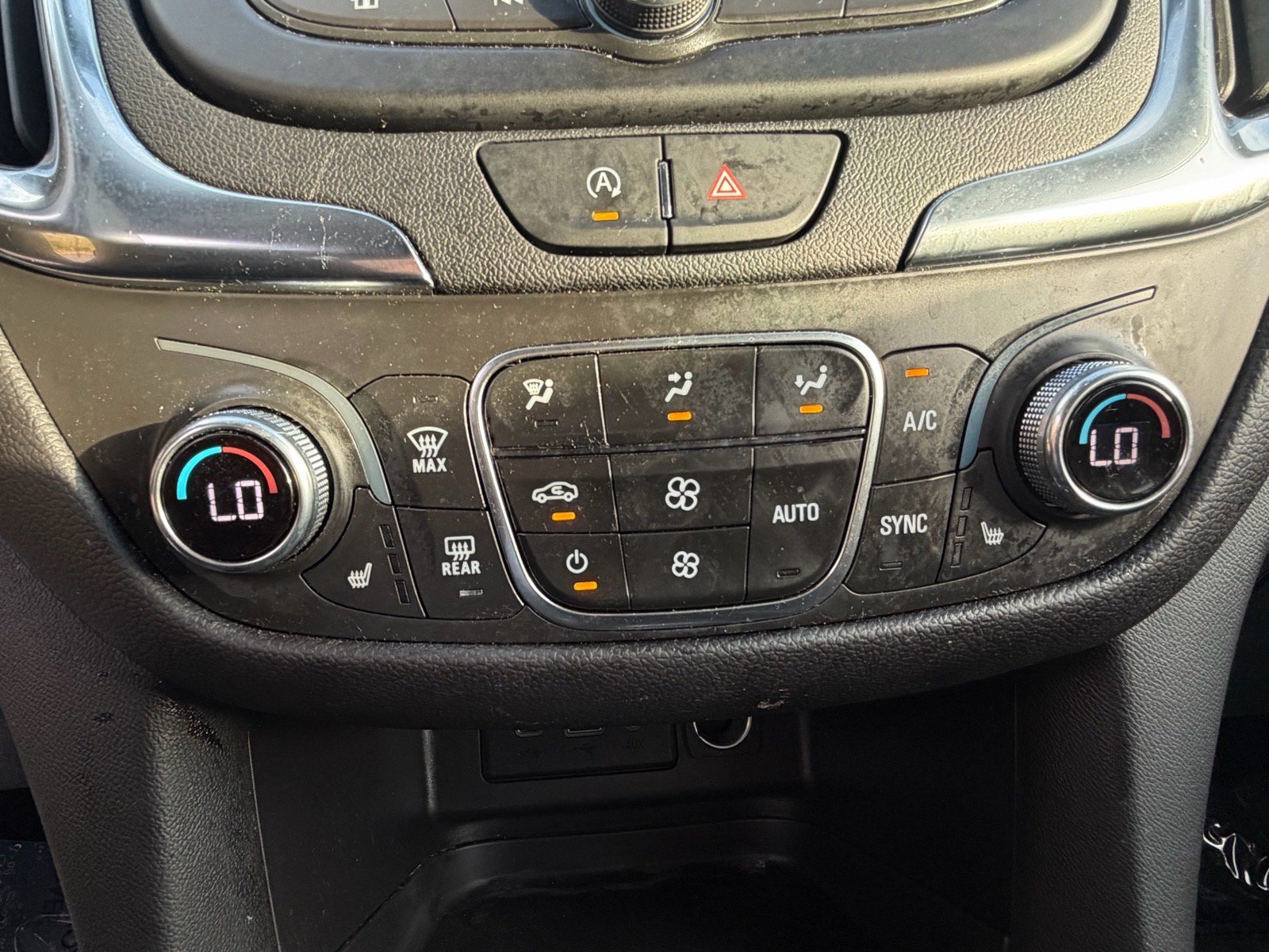 Used 2024 Chevrolet Equinox LT AWD/4WD image 33