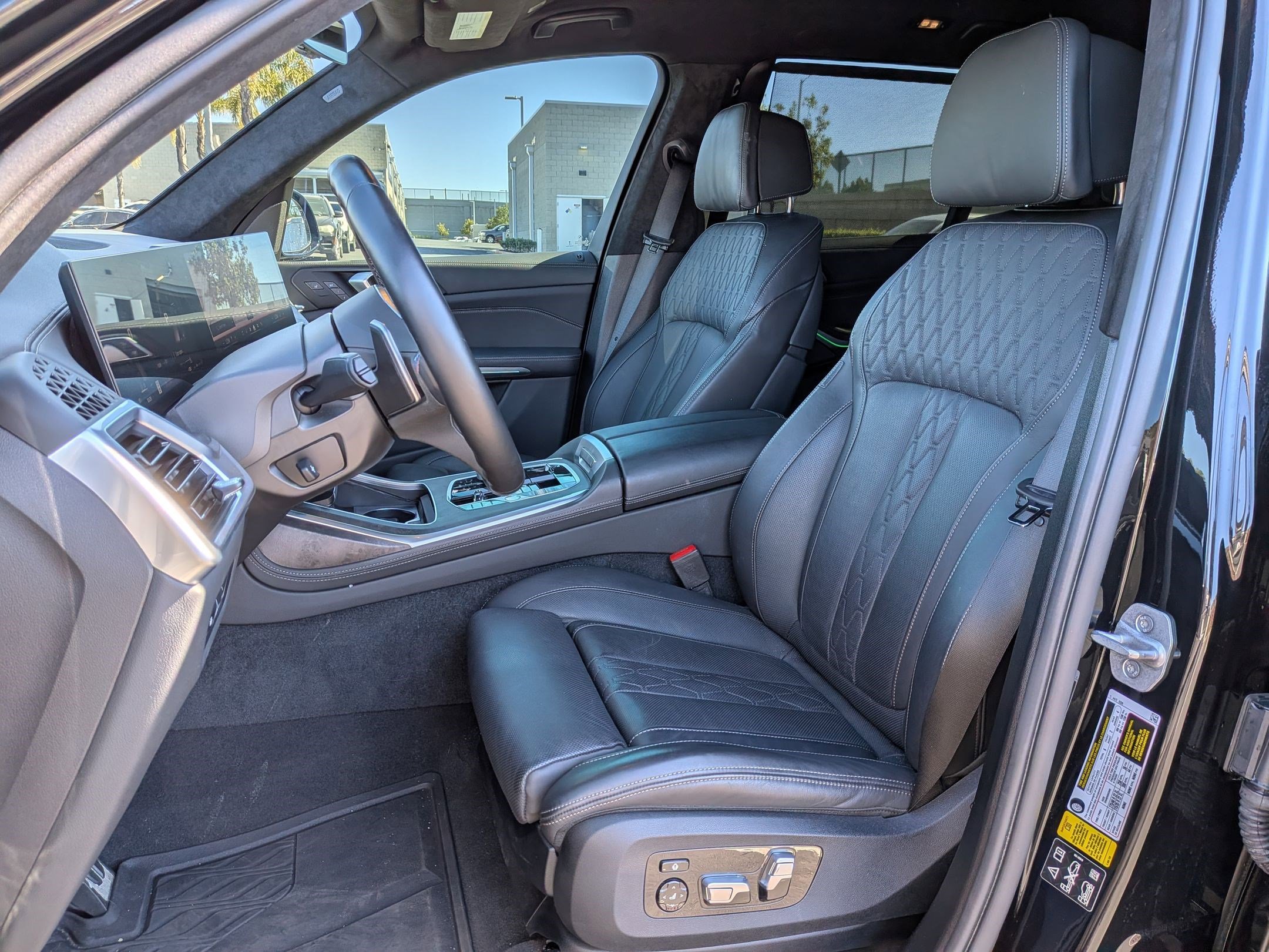 Used 2024 BMW X7 M60i w/ Executive Package image 15