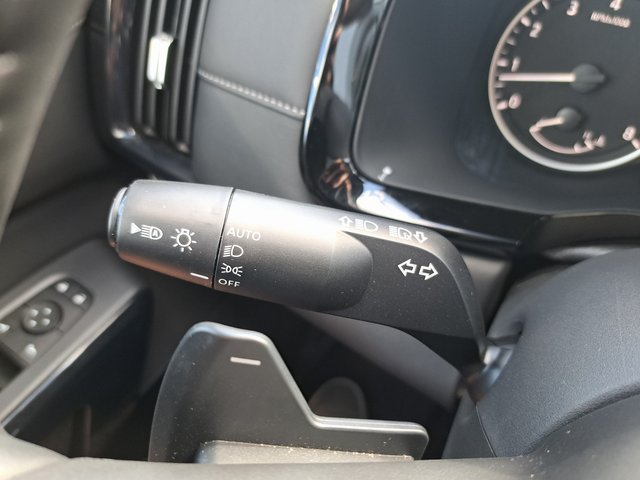 Used 2026 Nissan Pathfinder SV FWD image 22