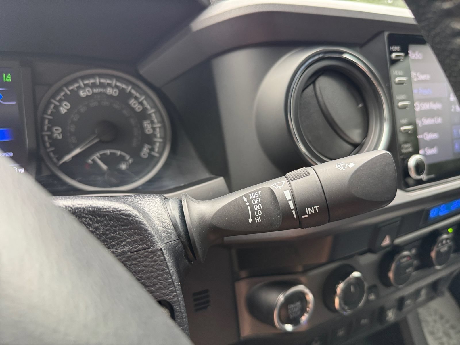 Used 2021 Toyota Tacoma TRD Off-Road w/ Technology Package AWD/4WD image 17
