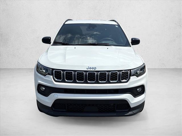 Used 2025 Jeep Compass Latitude AWD/4WD image 2