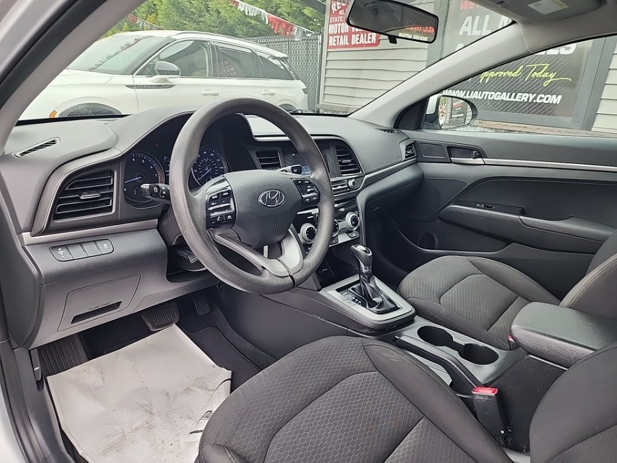 Used 2019 Hyundai Elantra SE w/ Cargo Package FWD image 17