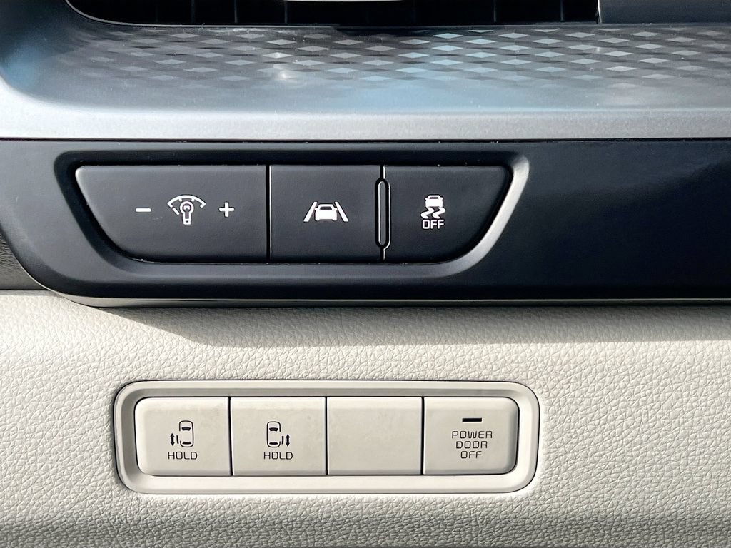 Used 2024 Kia Carnival LX FWD image 10
