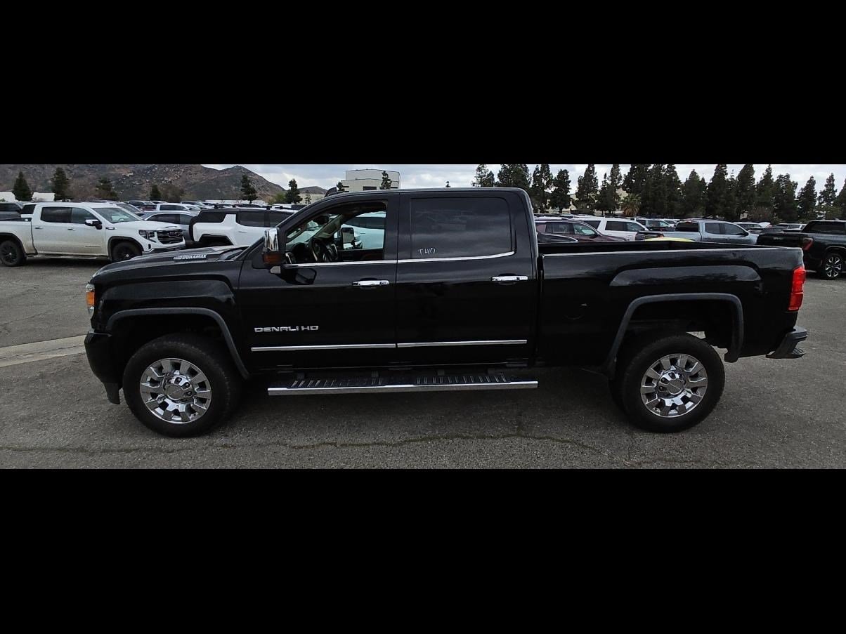 Used 2018 GMC Sierra 2500 Denali w/ Duramax Plus Package AWD/4WD image 5