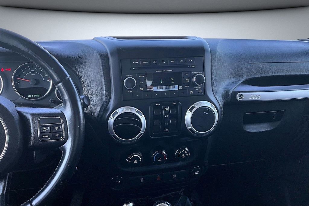 Used 2017 Jeep Wrangler Unlimited Sahara w/ Connectivity Group image 9