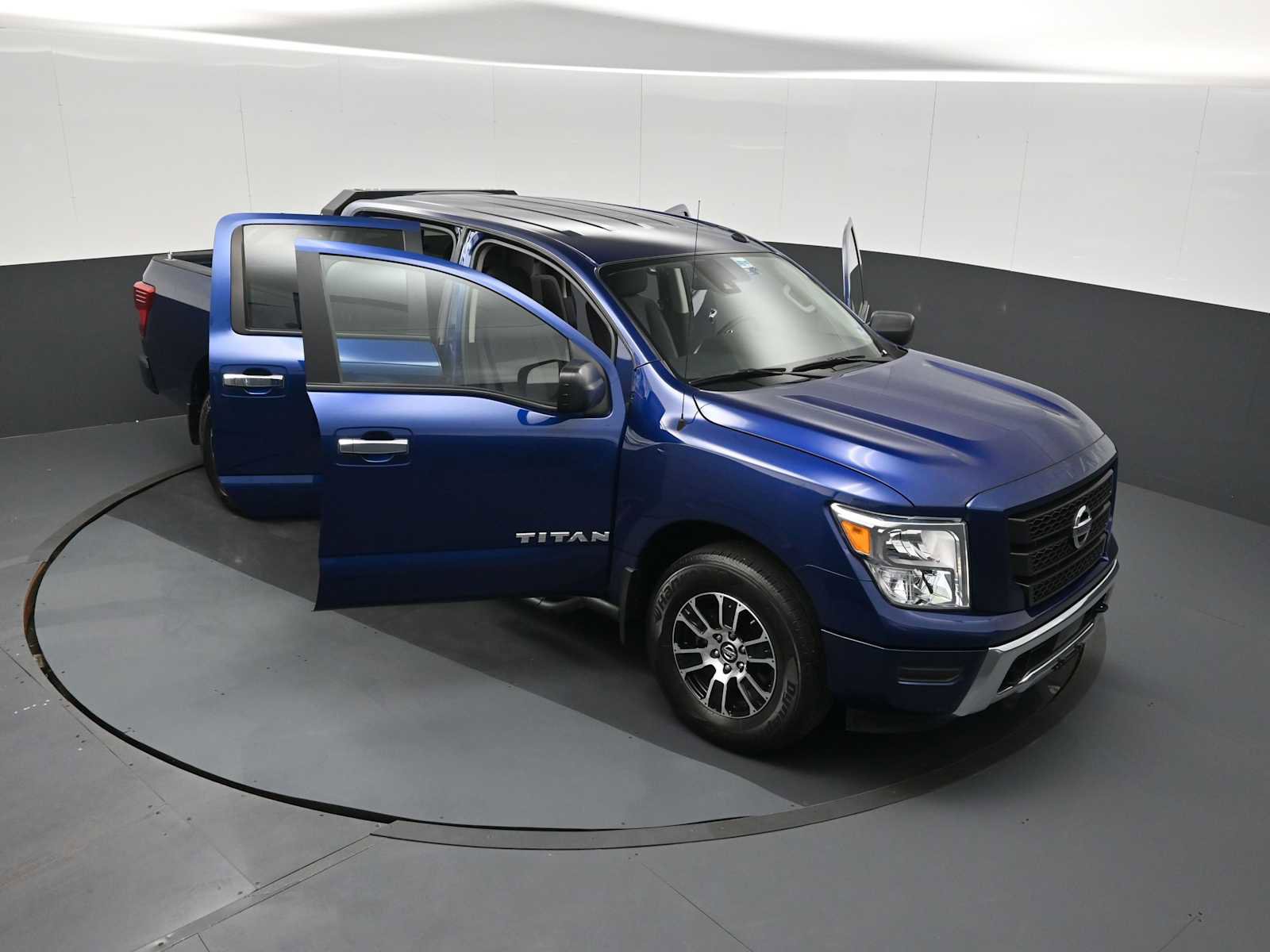 Used 2021 Nissan Titan SV w/ Accessory Utility Package AWD/4WD image 26