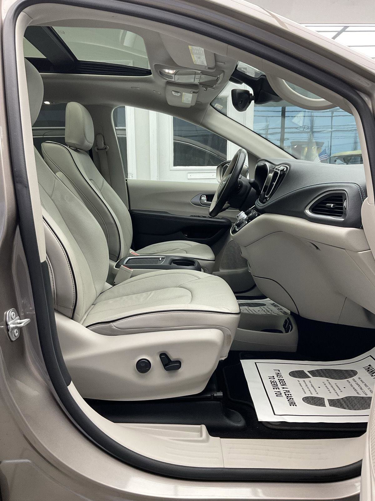 Used 2018 Chrysler Pacifica Limited w/ Advanced Safetytec Group image 8