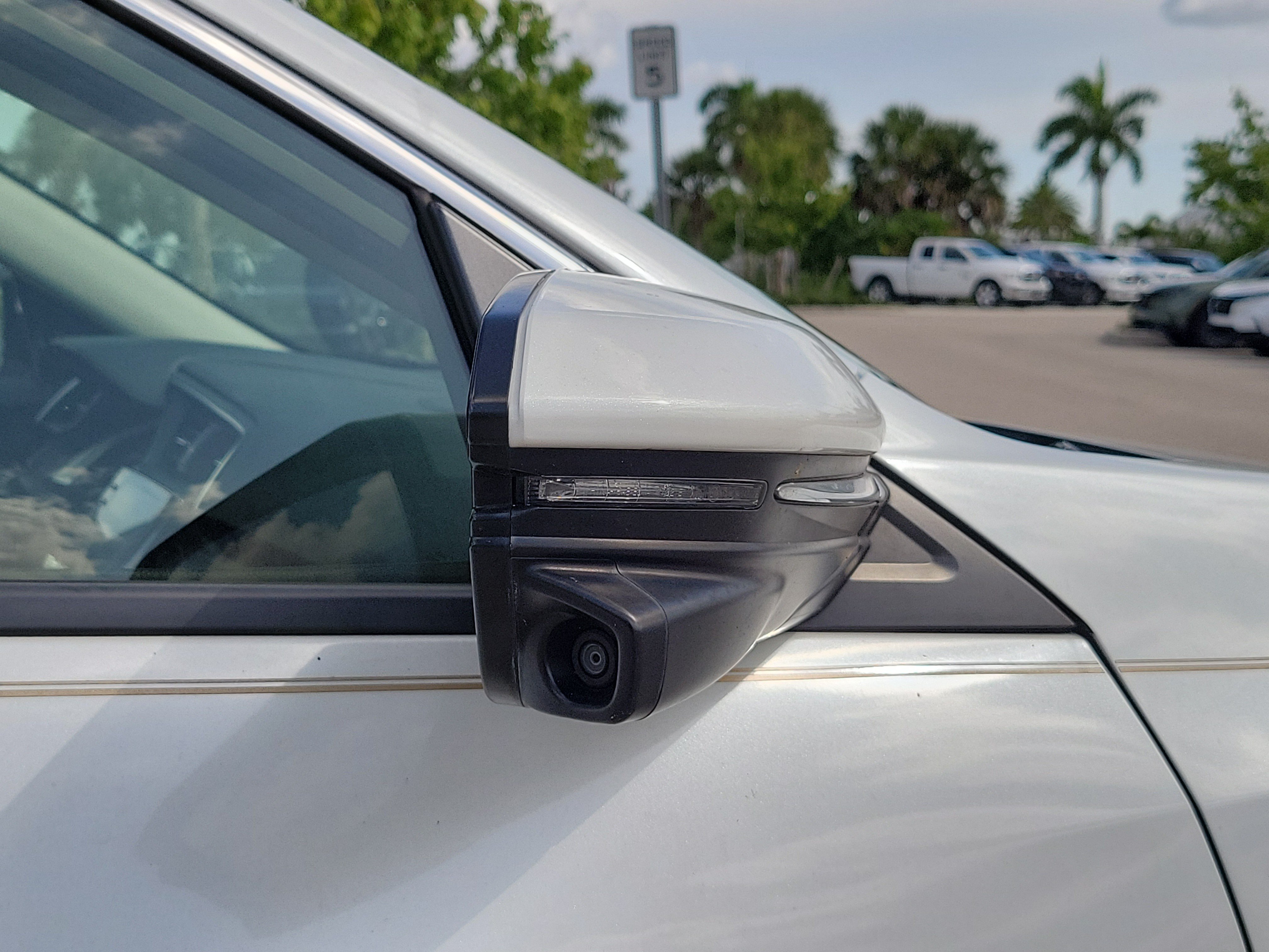 Used 2019 Honda Civic Touring image 8