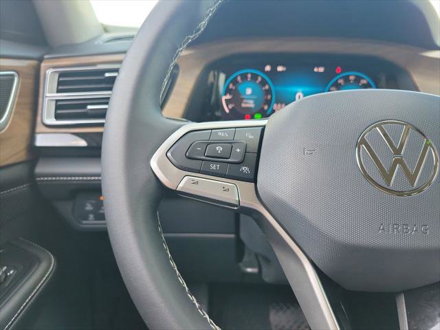 Used 2024 Volkswagen Atlas SE AWD/4WD image 17